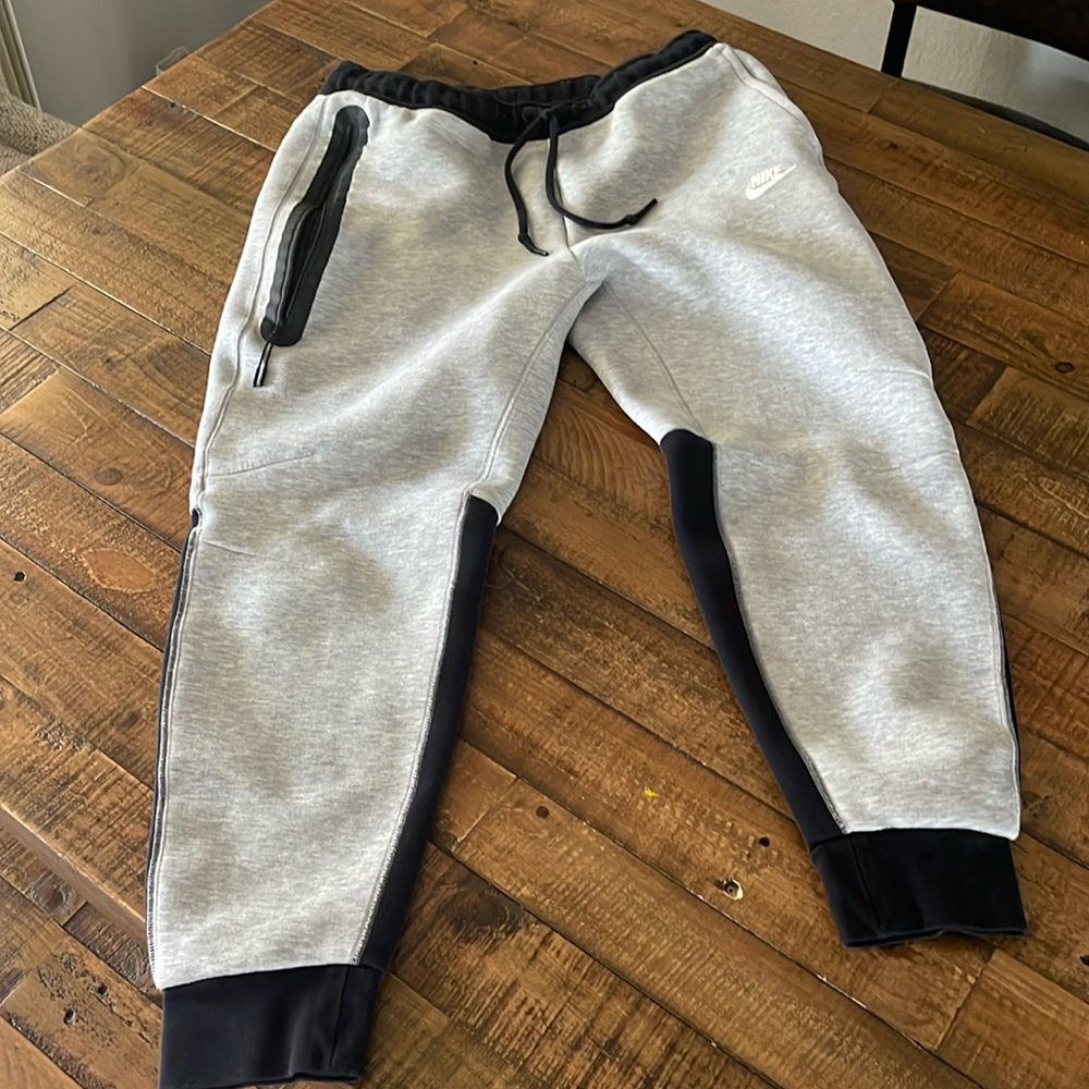 Nike Tech Sportswear Fleece size men’s large.